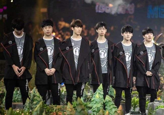 迷们带来更